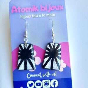 Handmade black and white polymer clay earrings. Boucles d'oreilles fait main